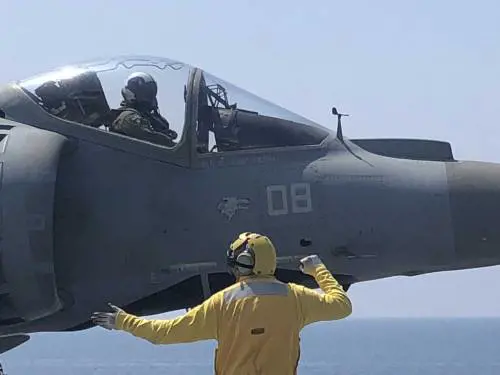 Sulla Cavour venti di guerra e mari di sorrisi