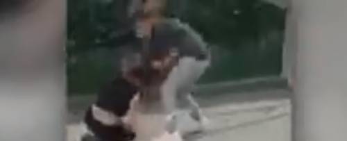 Roma, rissa choc tra minorenni: trascinata per i capelli e pugni sulla testa