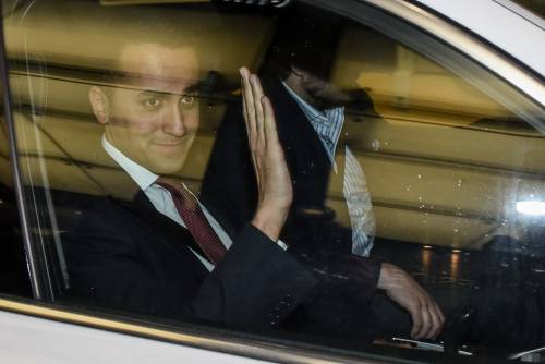 Di Maio-Salvini, volti tesi al vertice nella notte a Milano
