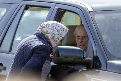 Principe Filippo in auto per l'Horse Show