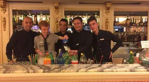 Fu stordita "solo" con l'alcol: dimezzata la pena agli stupratori