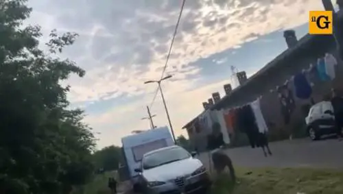 Proteste per gli abusivi, il capo dei vigili ordina: «Allontanare carovane»