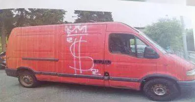  Incastrata baby gang che imbrattò auto segretario Pd con svastica e simboli dollaro