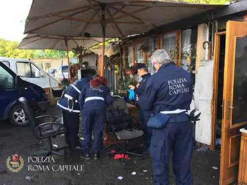 "Spazza-rom" alla Camera: niente sussidio a chi sfrutta l'accattonaggio dei minori