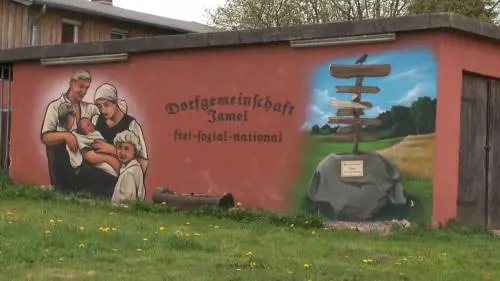 Quel villaggio in mano ai neonazi: "Siamo i contadini del Reich"