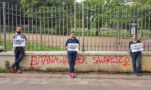 "Eutanasia per Savarese": scritta choc contro l'attivista pro life