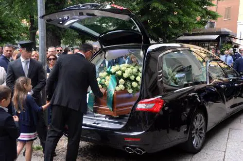 Al funerale di Ligresti tanti vip, fiori bianchi  e le note del Gladiatore