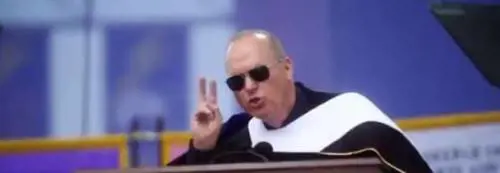 Michael Keaton, discorso ai laureandi. Il finale è da Oscar: "Io sono Batman"