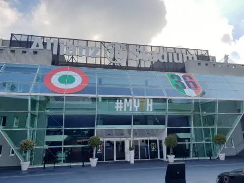 La Procura di Napoli apre un'inchiesta sulla Juventus: "Gli scudetti sono 34 e non 36"