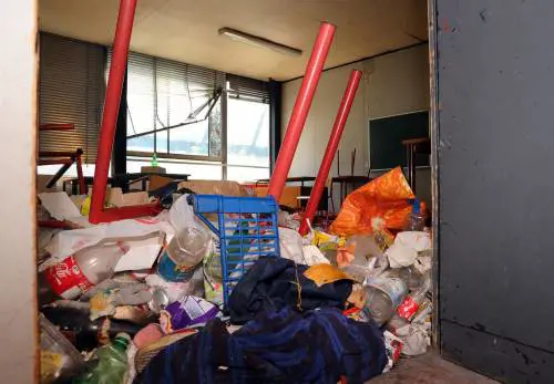 Centro del fumetto o demolizione: due idee per l'ex scuola occupata