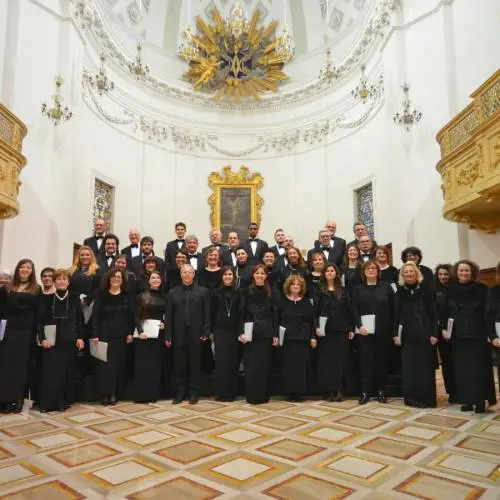 Il coro ferito dal terremoto trova rifugio a casa Abbado