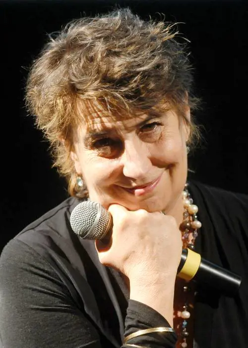 Il trionfo delle biografie in salsa rosa