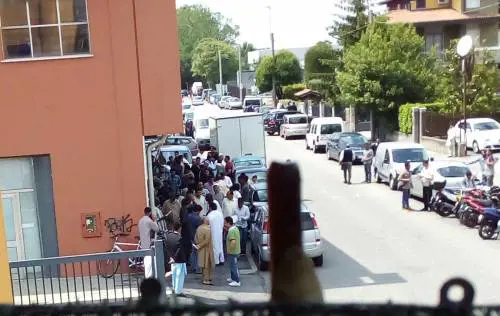 Il padre di Sana nella moschea abusiva