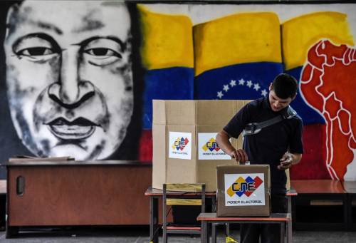 Grande fuga dal Venezuela. E il Brasile schiera l'esercito