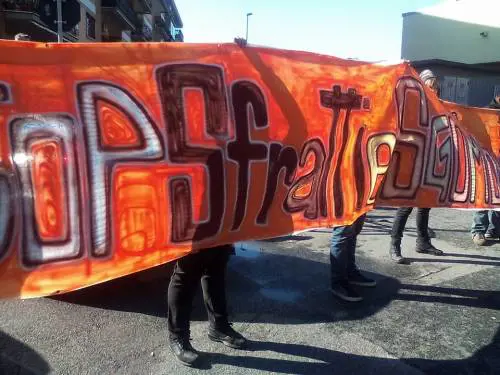 Famiglie costrette a protestare per non perdere casa occupata