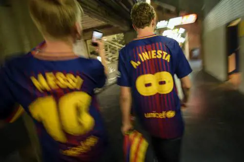 Barcellona in tour: uomini in business, donne in economy