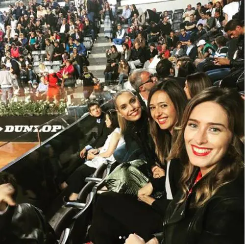 La Boschi va in tribuna agli internazionali di tennis (con due amiche)