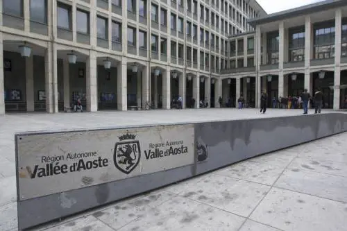 Val d'Aosta, vola la Lega: il Pd corre solo e tracolla