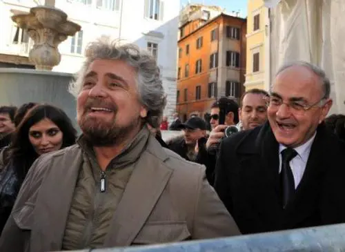 Il senatore M5S già spara sul governo: "Lestofanti del potere marcio e corrotto"