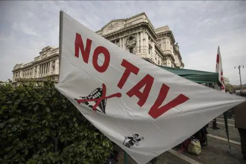 Tav e Tap: il M5S spinge per bloccare tutto ma Salvini frena