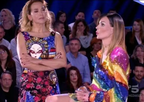 Gf, dopo gli insulti del web, Nina Moric furiosa torna in studio: "Altri per questo si sono suicidati"