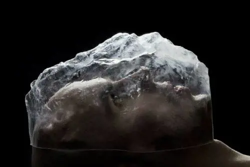 L'arte delle metamorfosi nelle maschere di Fliri