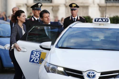 Il debutto di Conte: in taxi con la scorta