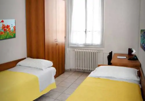 Sporcizia e cibi scaduti, i Nas chiudono quattro alberghi a Rimini