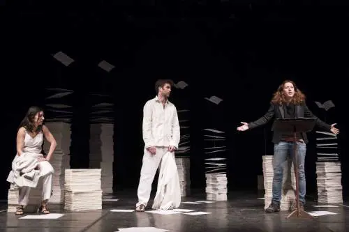 "Lontana dal Ringhiera ma sempre vicina al grande Shakespeare"