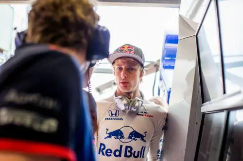 Monte Carlo gran caos Super Ricciardo beffa i litiganti Seb e Hamilton