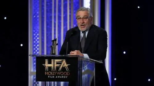 De Niro fa causa a una sua collaboratrice: guardava serie tv a lavoro