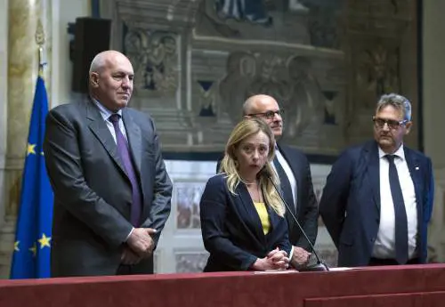 Savona, Meloni con Salvini: "No a ingerenze del Colle"