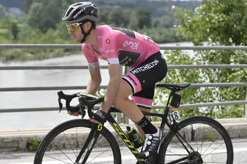 Che sorpresa questa maglia rosa che paga dazio