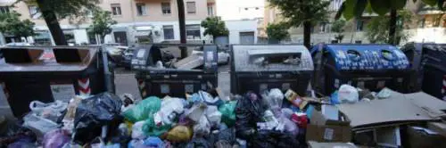 Getta sacchetti in strada: per la Cassazione è reato di imbrattamento