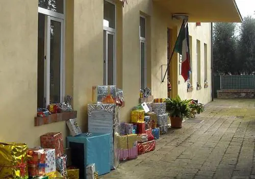 La decisione della scuola: "Niente regali di fine anno ai prof"
