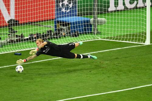 L'incredibile papera di Karius che regala il gol del vantaggio a Benzema