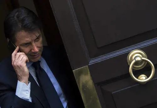 Premier per 7 giorni.Conte getta la spugna e torna a casa da prof