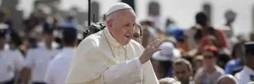 Bergoglio rallenta sull'unità coi luterani: "Non corriamo con foga"