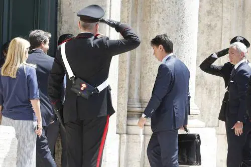 Ecco la road map per portare il Paese al voto. Ma il 27 agosto va indicato il commissario Ue