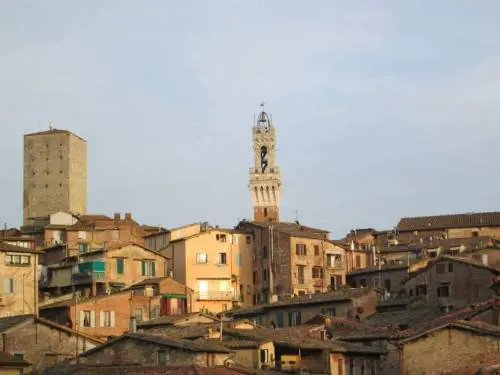 Siena, centrosinistra diviso e grillini assenti: il centrodestra ci crede