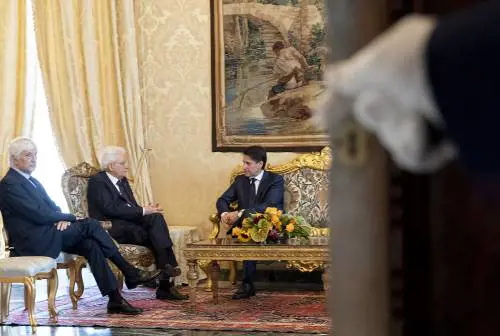 Governo in bilico, M5s e Lega: "Veto di Mattarella su Savona"