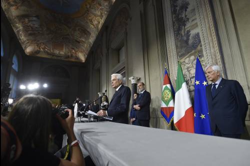 Conte rimette il mandato Mattarella chiama Cottarelli