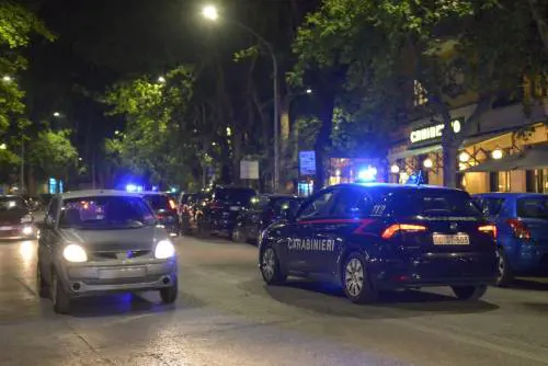 Mamma uccide la figlia e si getta dal balcone: tragedia vicino a Roma