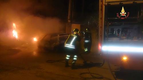 Calabria, ritrovato cadavere carbonizzato in un'auto