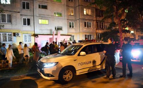 Polizia ucraina fuori dalla casa di Arkadi Babchenko 