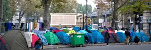Francia, Parigi sgombera il più grande campo per migranti
