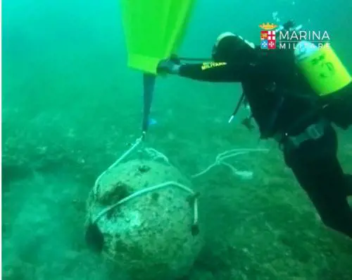 Salento, ordigno bellico neutralizzato dai palombari della Marina Militare