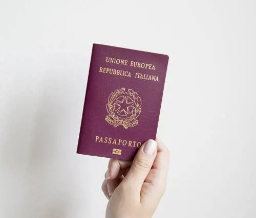 Cittadinanze italiane con falsi documenti. Sgominata una banda di brasiliani