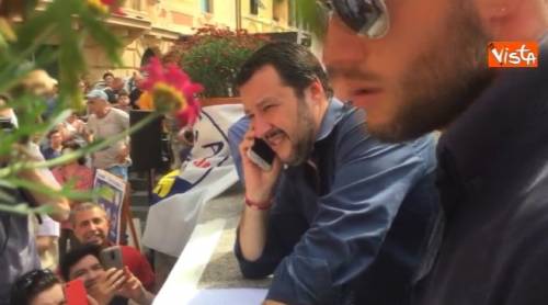 Il fuorionda di Salvini al telefono: ''Se va bene a Di Maio va bene anche a me''