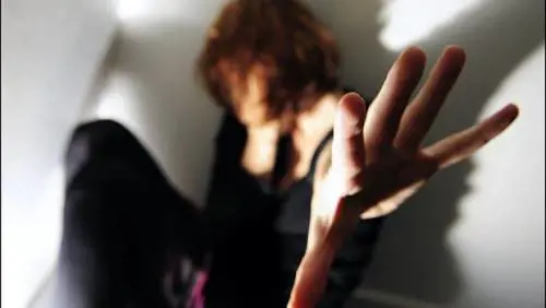Picchiata dal marito: "Le violenze iniziate quando ha saputo che ero incinta"